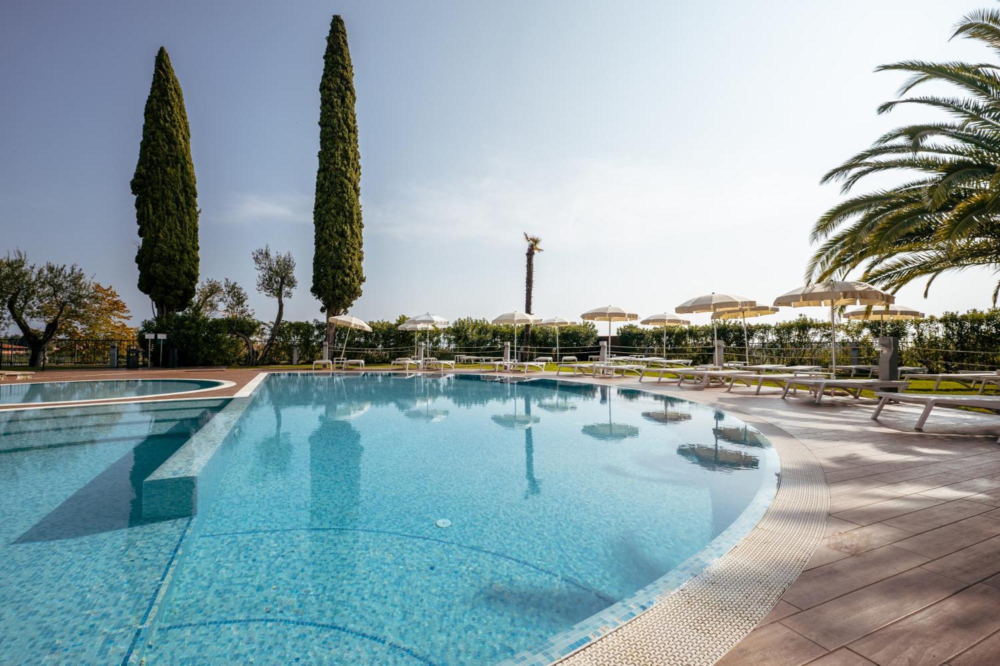 Villa Luisa Resort & Luxury Apartments San Felice del Benaco Exterior photo