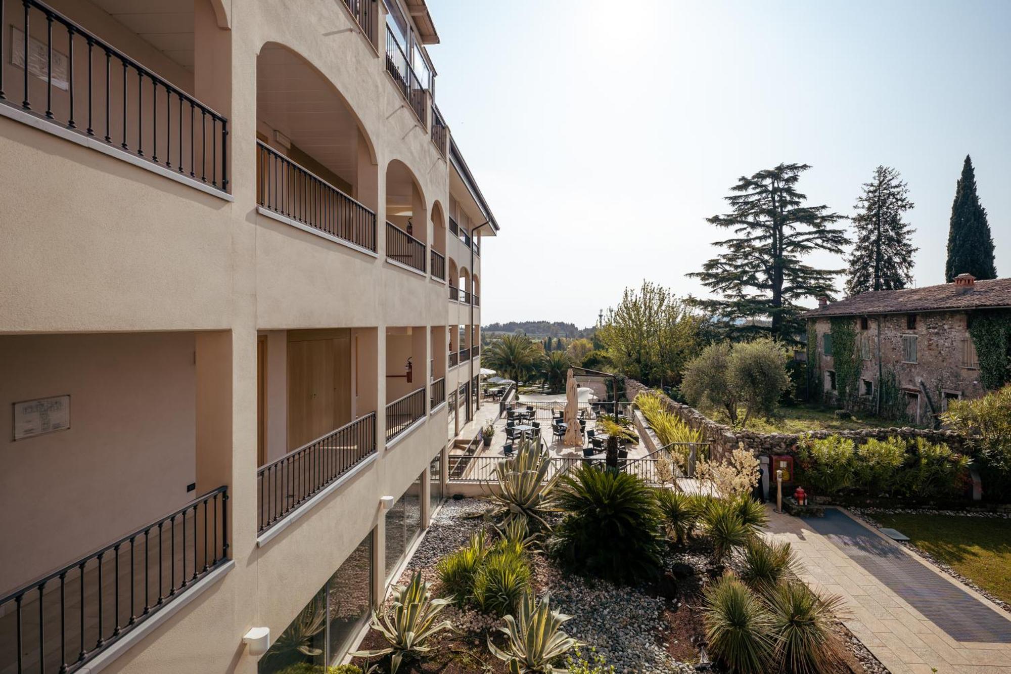 Villa Luisa Resort & Luxury Apartments San Felice del Benaco Exterior photo